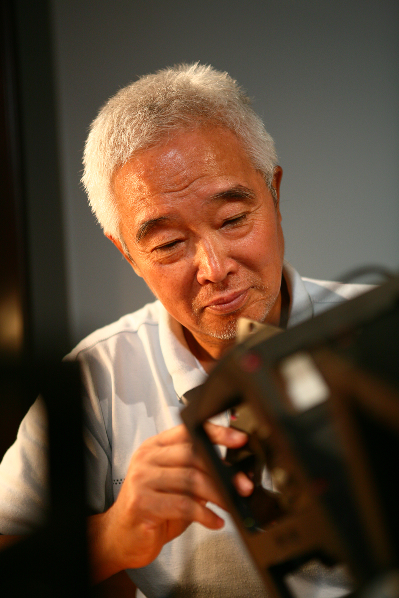 研究数码相机3小.jpg